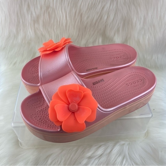 CROCS PLATFORM VIVIC BLOOMS PINK SLIDES-SANDALS SIZE 9 WOMAN - Picture 2 of 12